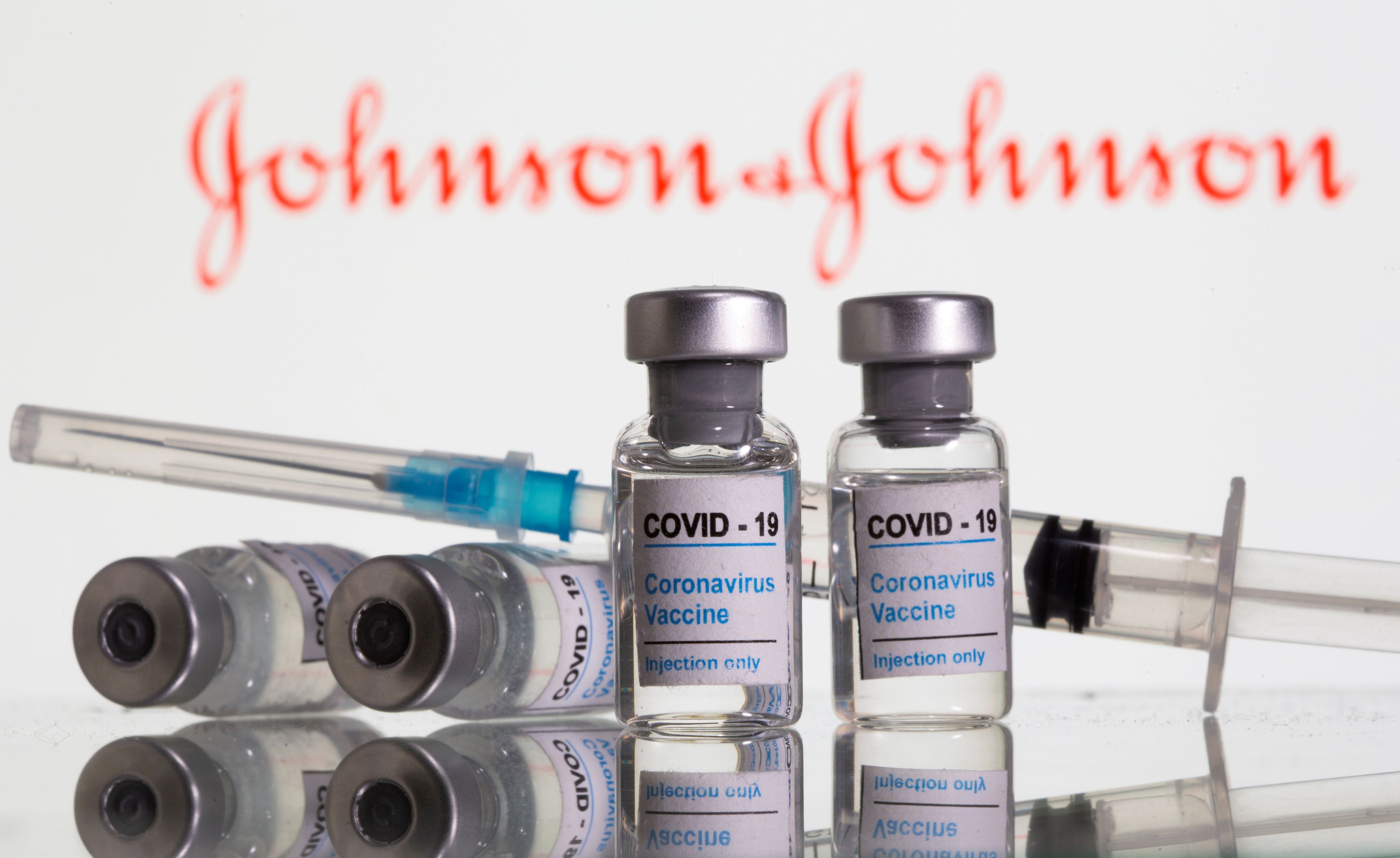 Covid-19, Covid-19 pandemic, Covid-19 Vaccines, Covid-19 vaccination, Covid-19 vaccination programme, South Africa, Department of Health, Fourth wave, Booster shots, Omicron variant, South African Medical Research Council, Professor Glenda Gray, Johnson & Johnson Covid-19 vaccine, Second dose