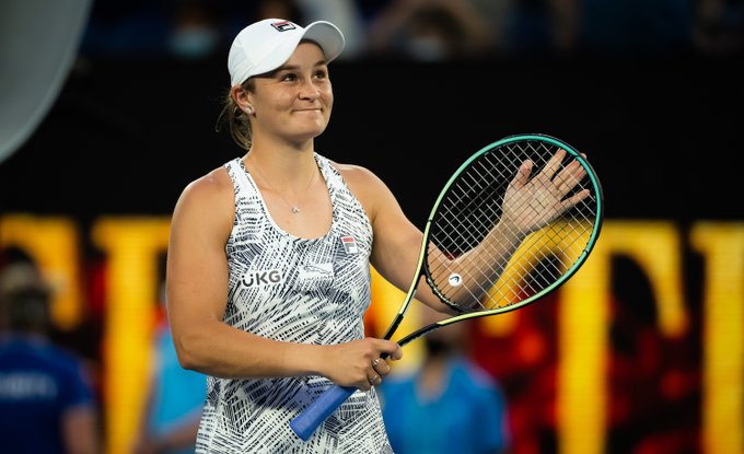 Ash Barty thanks the crowd at the 2022 Australian Open