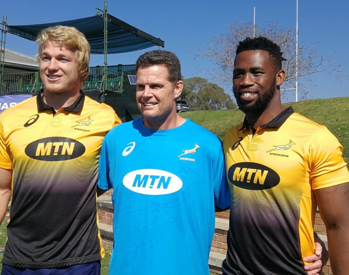 Springboks Pieter-Steph du Toit and Siya Kolisi posing with Rassie Erasmus