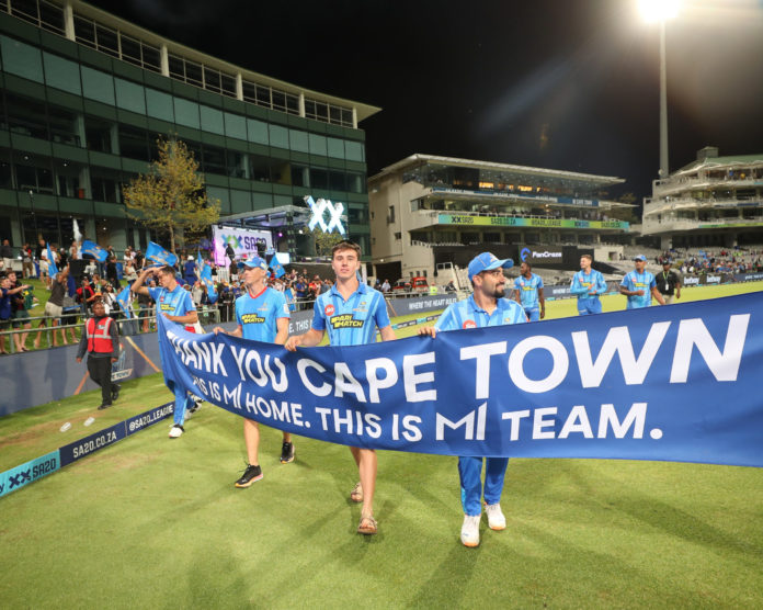 MI Cape Town players acknowledge the crowd after the match