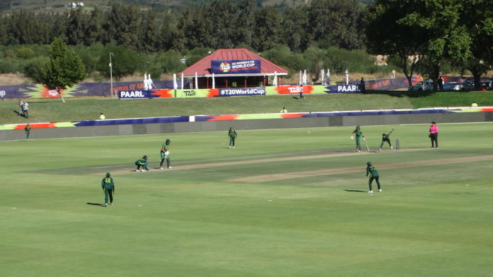 Sune Luus shaping up to face a delivery in the Momentum Proteas ICC T20 Women's World Cup Warm Up fixture against Pakistan at Boland Park in Paarl.