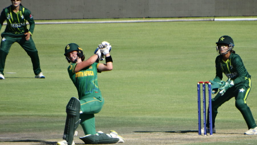 Laura Wolvaardt playing a beautiful shot and keeping her eyes on the ball as it crosses the boundary for a six.