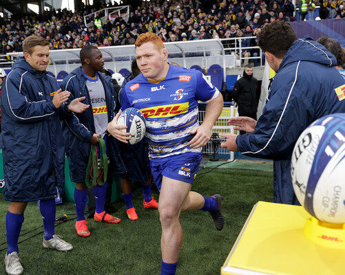 Steven Kitshoff running out in his 124th game for the Stormers in December 2022.