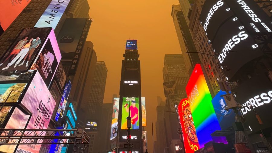 New York skyline orange with bad air quality