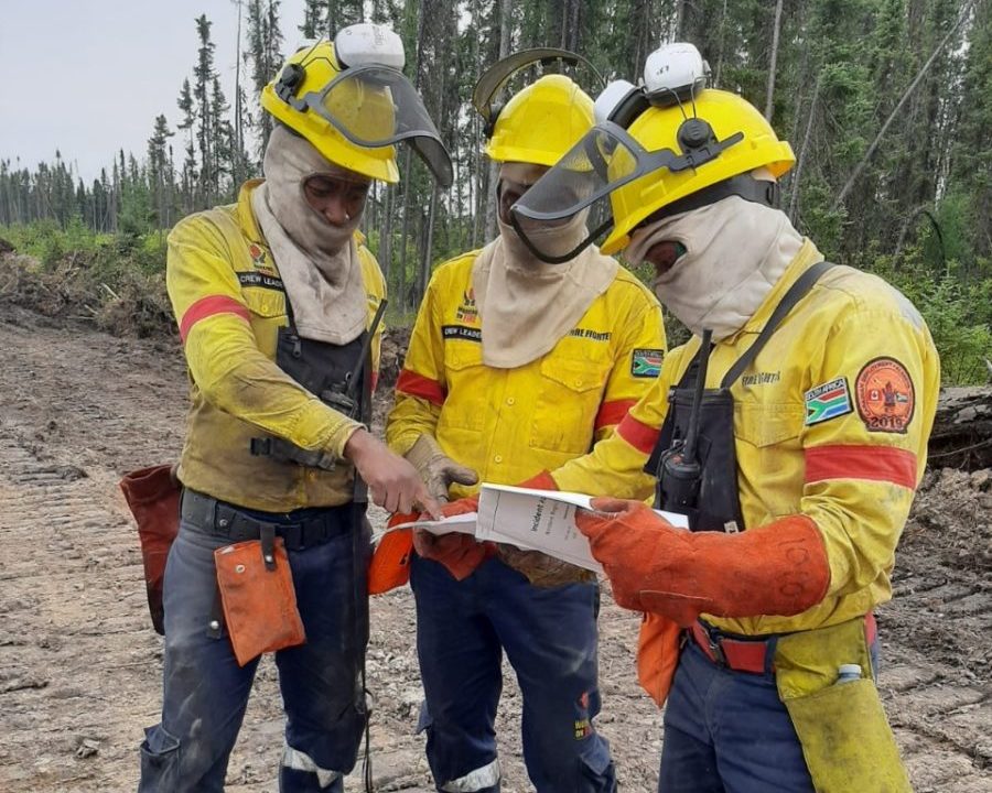 200 firefighters go to Canada