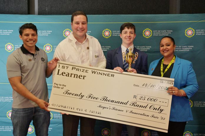 Winne of the Cape Town science fair holding up big prize