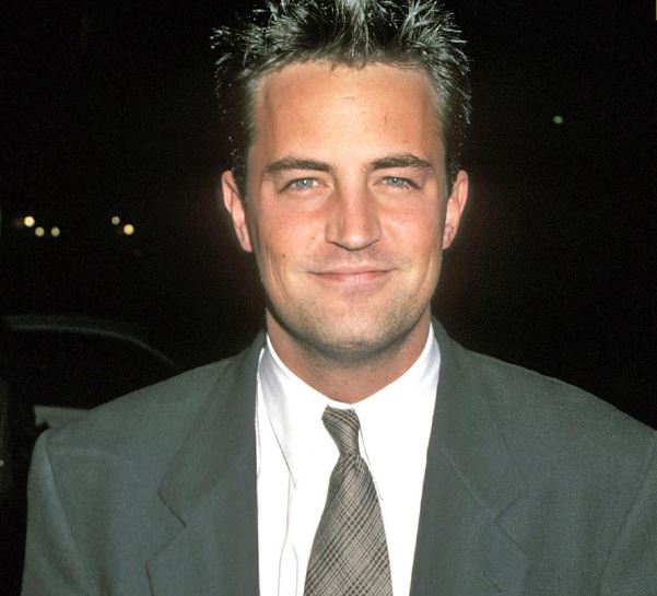 Friends cast 'utterly devastated' after Matthew Perry's death - Smile ...