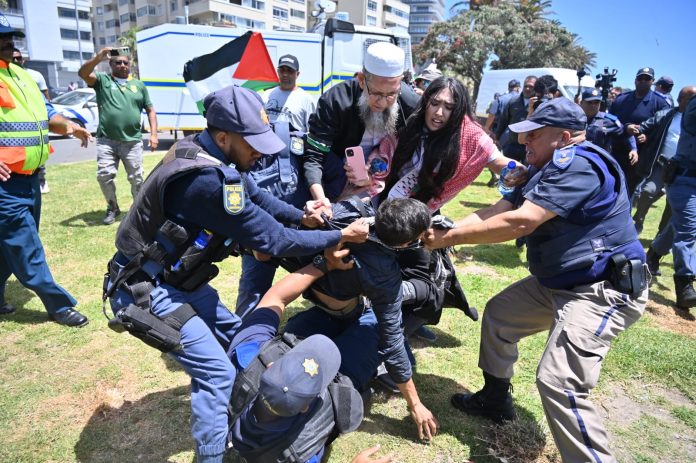 Pro-Palestine protestors pulls by law enforcement