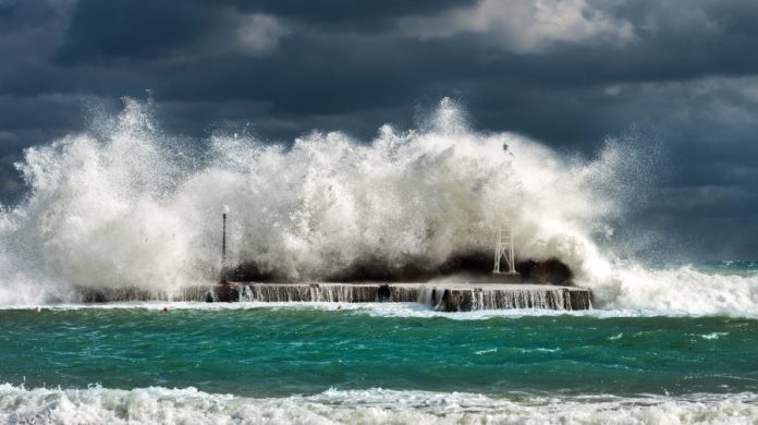 Weather Warning: Level 2 for damaging winds