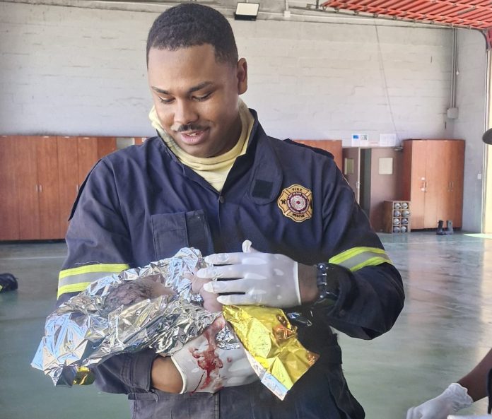 two firefighters help deliver a baby