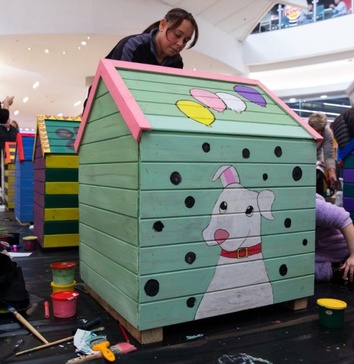 Mandela Day goes to the dogs. Capegate and The Dogbox Project have teamed up to bring warmth, shelter and wagging tails this Mandela Day. This will be done in 67 Minutes for 67 Kennels of Love at the Capegate Shopping Centre.