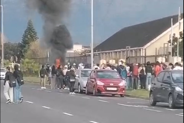 disgruntled students protest at college of cape town