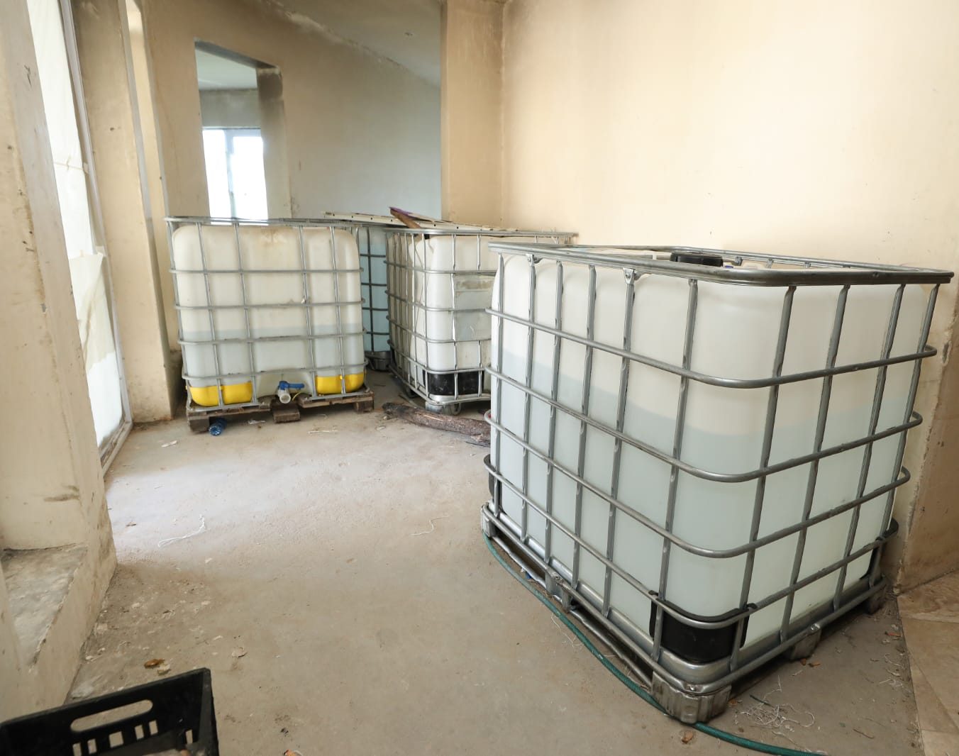 Seven illegal alcohol manufacturers of Somalian nationality have been arrested in Klapmuts.