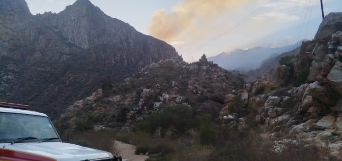 The fire in Kogmanskloof above Ashton and Montagu is still burning