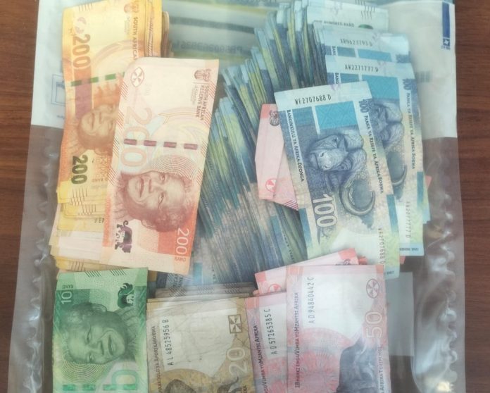 Parow metro police seized drugs and money