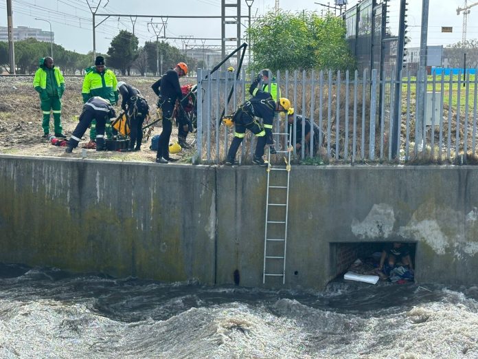 firefighters - couple rescued from pinelands canal