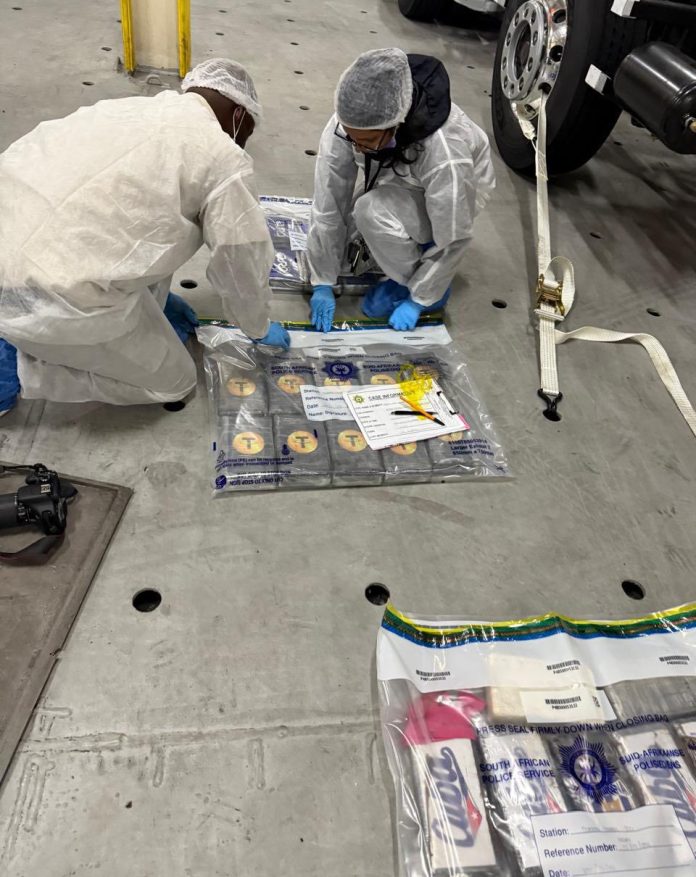 688862488_1400754025409567_407913972633536496_n Durban Police seize cocaine