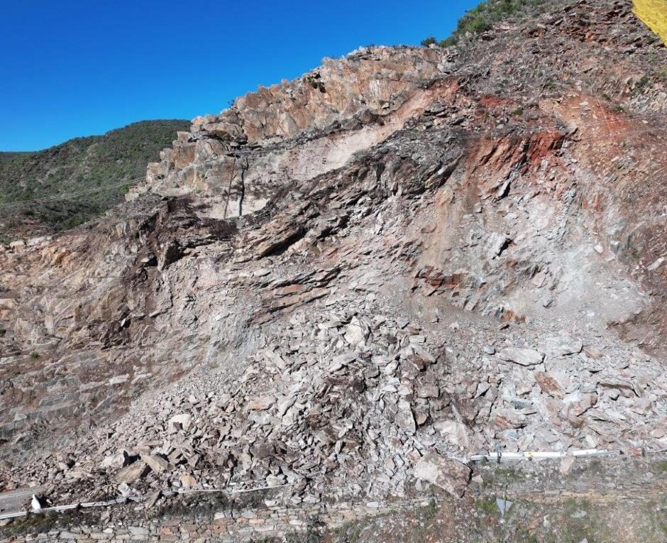 The road between Oudtshoorn and Cango Caves remains closed