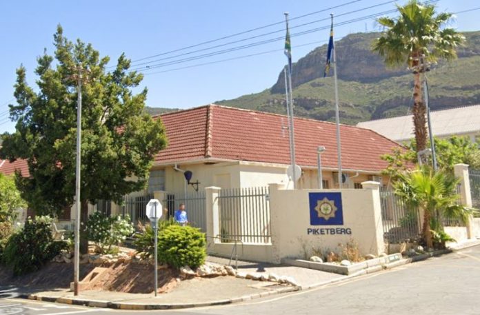 saps piketberg 2 short cted robbers have been arrested in Piketberg